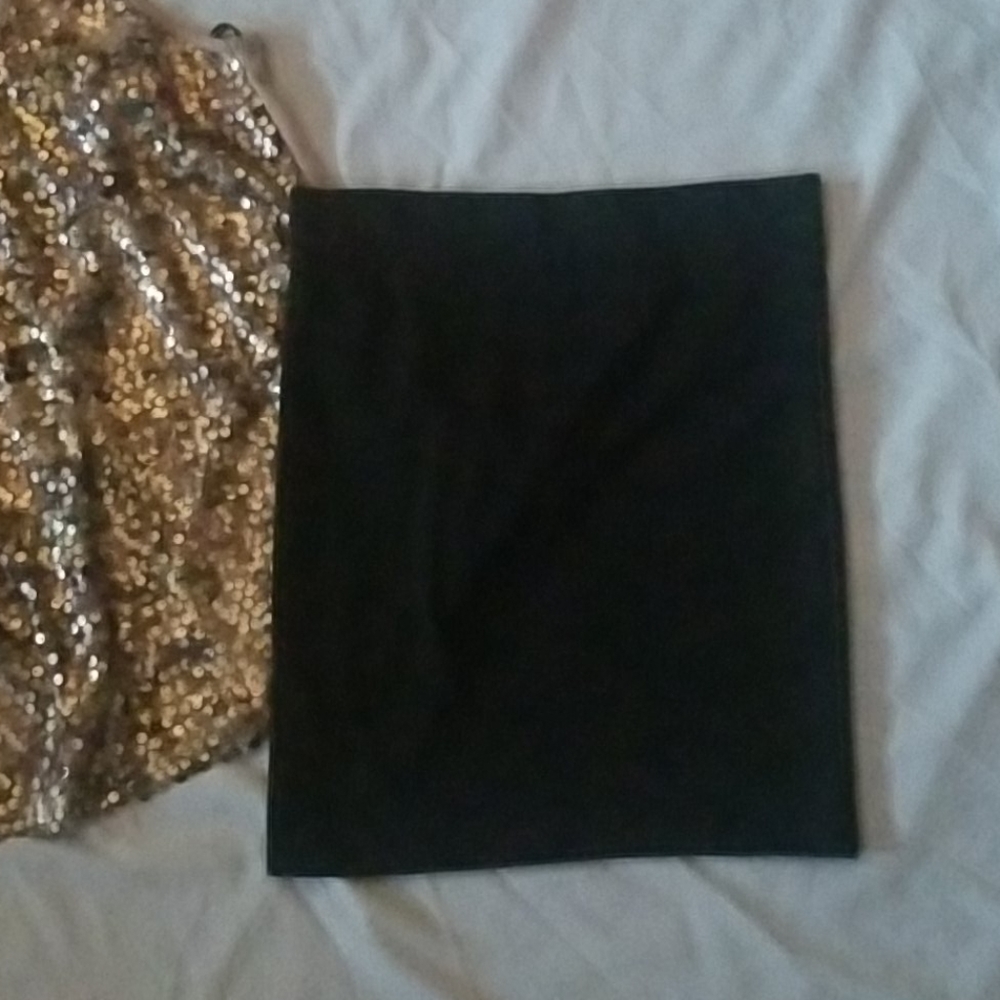 Black bodycon skirt